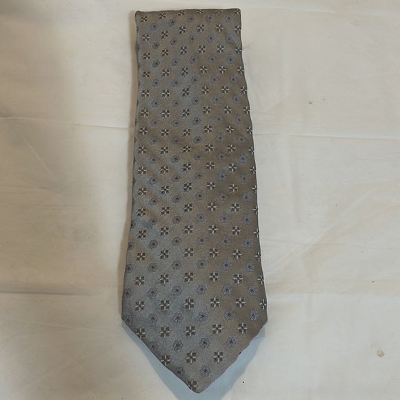 DKNY SILVER AMD BLUE MEN’s tie 60”L x 3.5” W - Picture 2 of 4